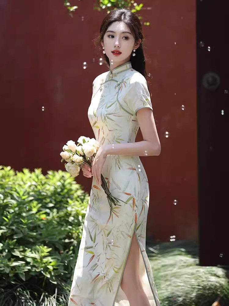 Green cheongsam. Short sleeve cheongsam. Green dress.