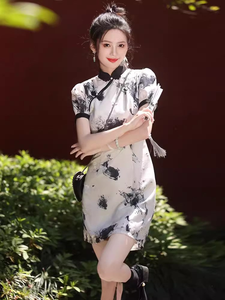 Cheongsam ink painting. Short sleeve cheongsam. Short skirt.