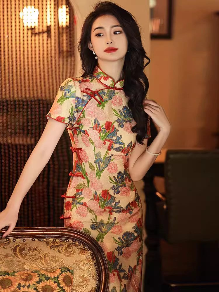 Elegant floral cheongsam. Chinese Qipao dress.