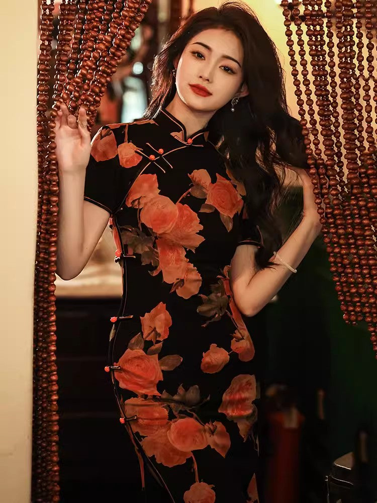 Elegant floral cheongsam. Chinese Qipao dress.