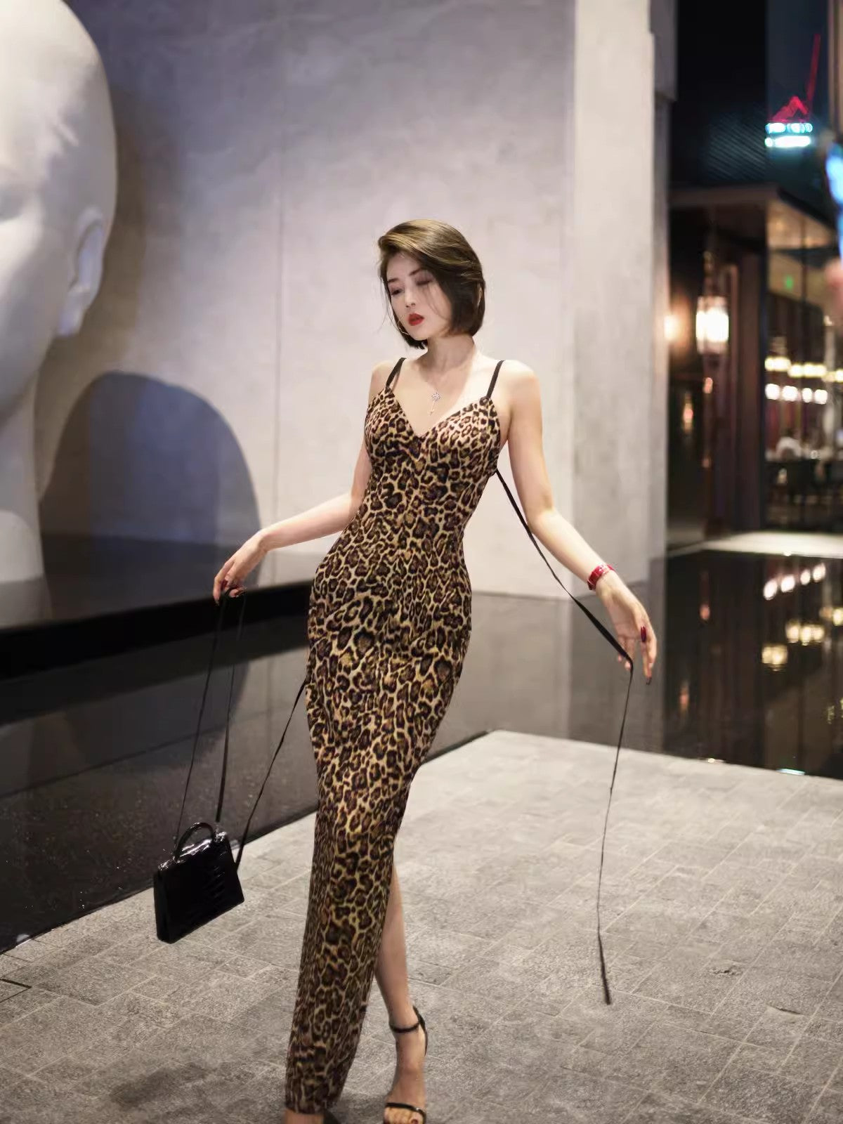 evening dress. evening gown. leopard dress. evening wear.fashion.prom dress.