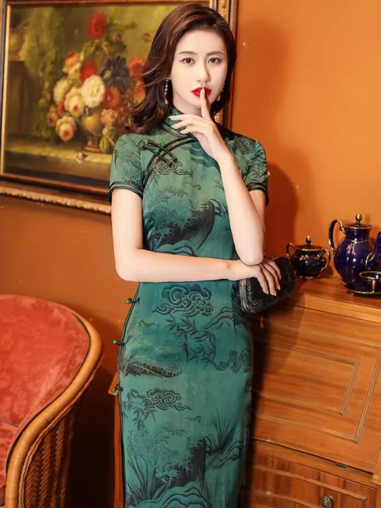 Elegant Chinese vintage cheongsam. Green qipao dress. Short sleeve dress.