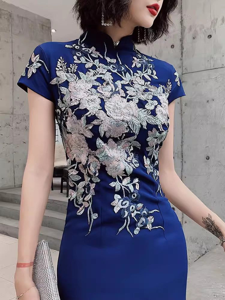 Blue embroidered cheongsam. Elegant ball gown.