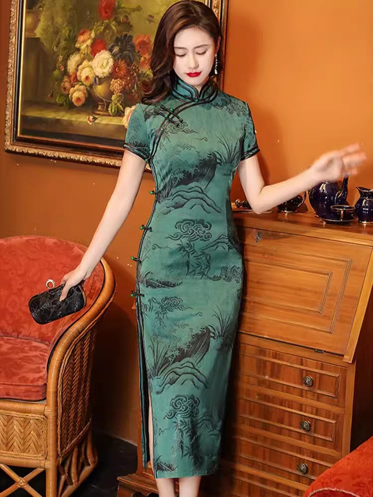 Elegant Chinese vintage cheongsam. Green qipao dress. Short sleeve dress.