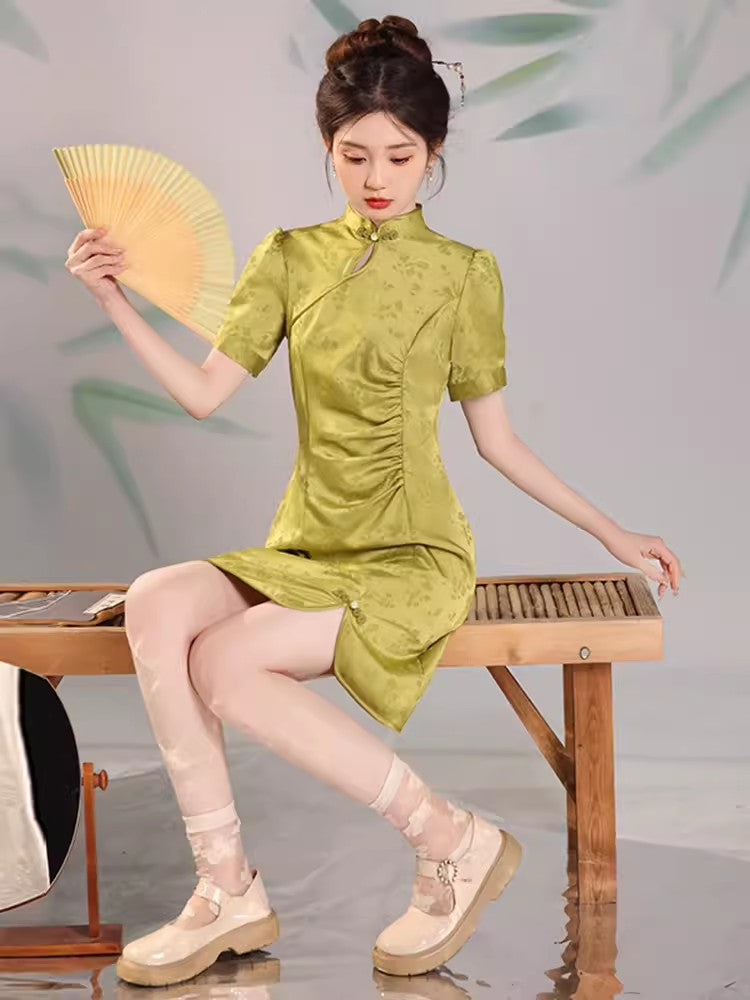 Green cheongsam. Short sleeve cheongsam. Green skirt. for you.