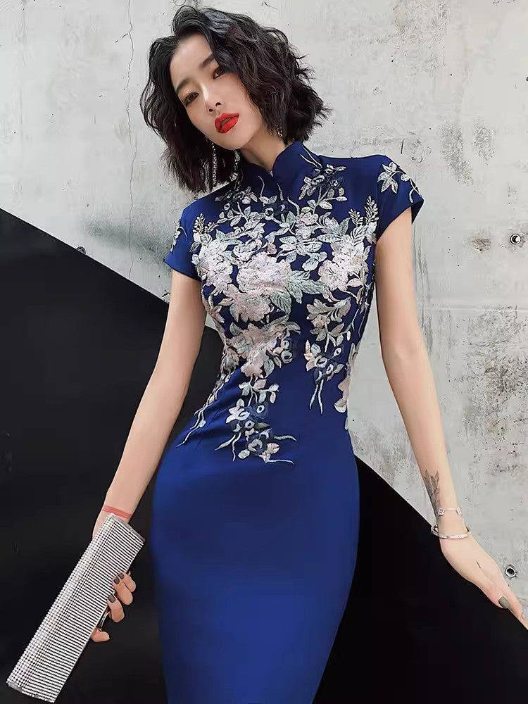 Blue embroidered cheongsam. Elegant ball gown.