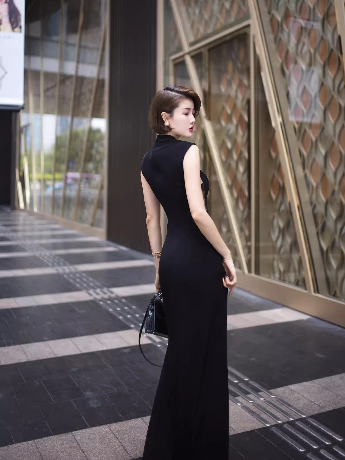 Black cheongsam dress. Lace dress. Sleeveless evening gown.