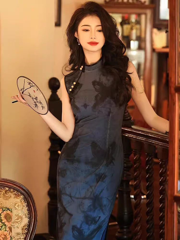 Elegant Chinese vintage cheongsam. Blue qipao dress. Sleeveless gown.