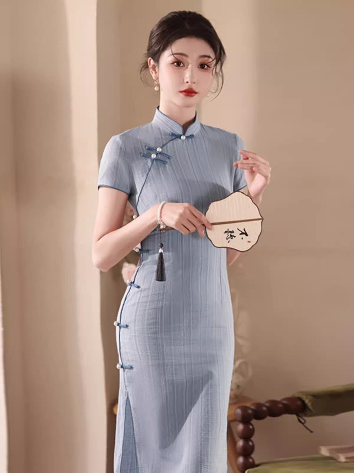 Blue cheongsam. Short sleeve cheongsam. Blue dress.