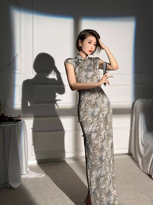 Gray floral cheongsam. Sleeveless gown. Chinese robe.