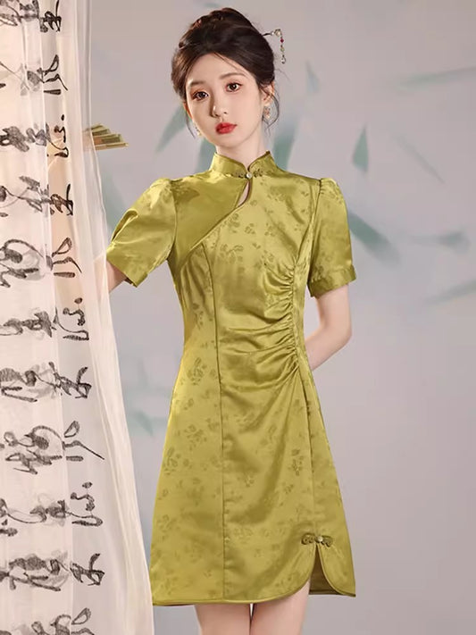 Green cheongsam. Short sleeve cheongsam. Green skirt. for you.