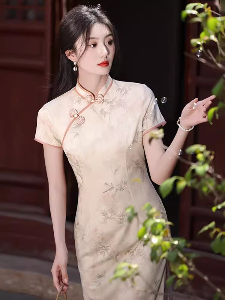 Light pink cheongsam. Short sleeve cheongsam. for you.