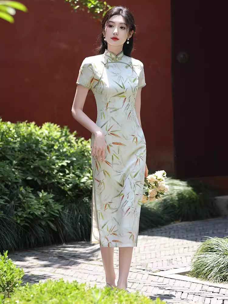 Green cheongsam. Short sleeve cheongsam. Green dress.