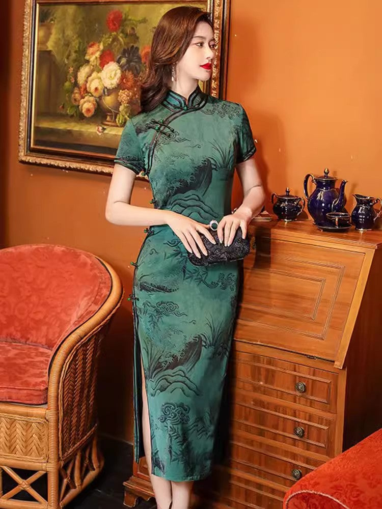 Elegant Chinese vintage cheongsam. Green qipao dress. Short sleeve dress.