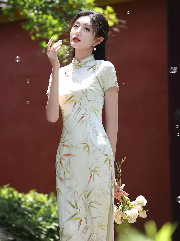 Green cheongsam. Short sleeve cheongsam. Green dress.