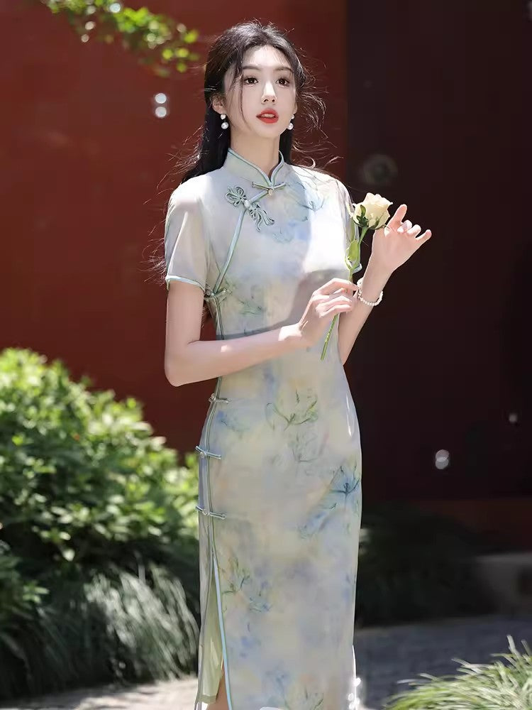 Green cheongsam. Short sleeve cheongsam. Chinese Qipao.for you.