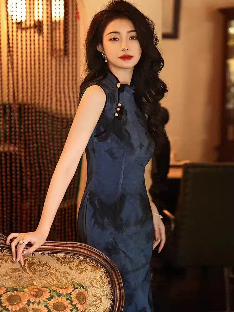 Elegant Chinese vintage cheongsam. Blue qipao dress. Sleeveless gown.