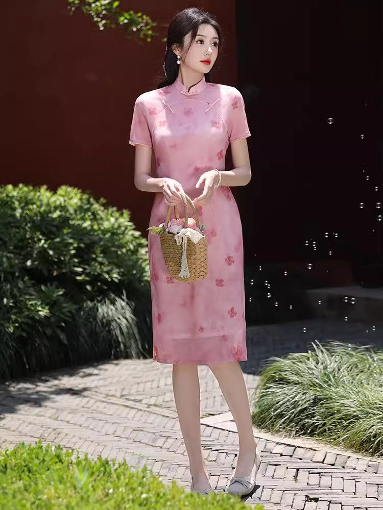 Pink short-sleeved cheongsam. for you.