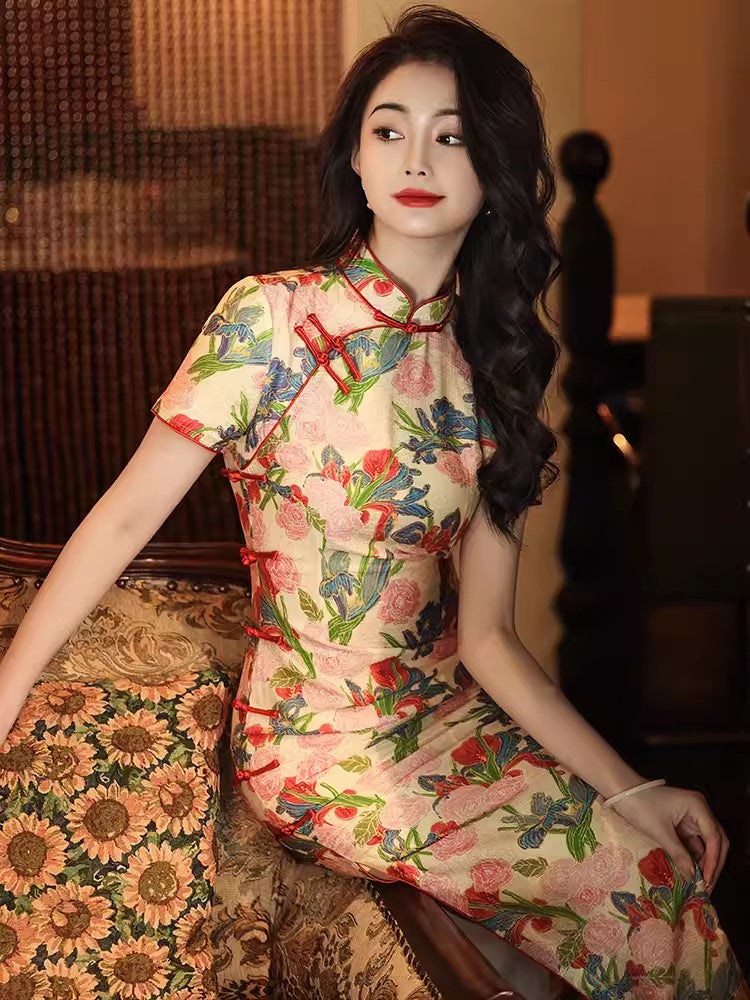 Elegant floral cheongsam. Chinese Qipao dress.