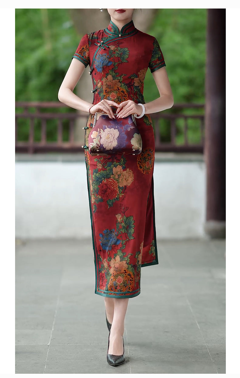 Traditional Chinese cheongsam dress. Red Qipao