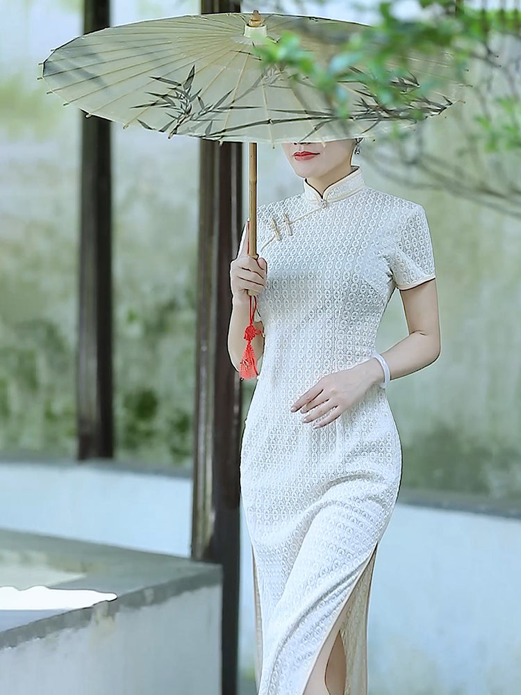 Traditional Chinese cheongsam dress. White cheongsam.