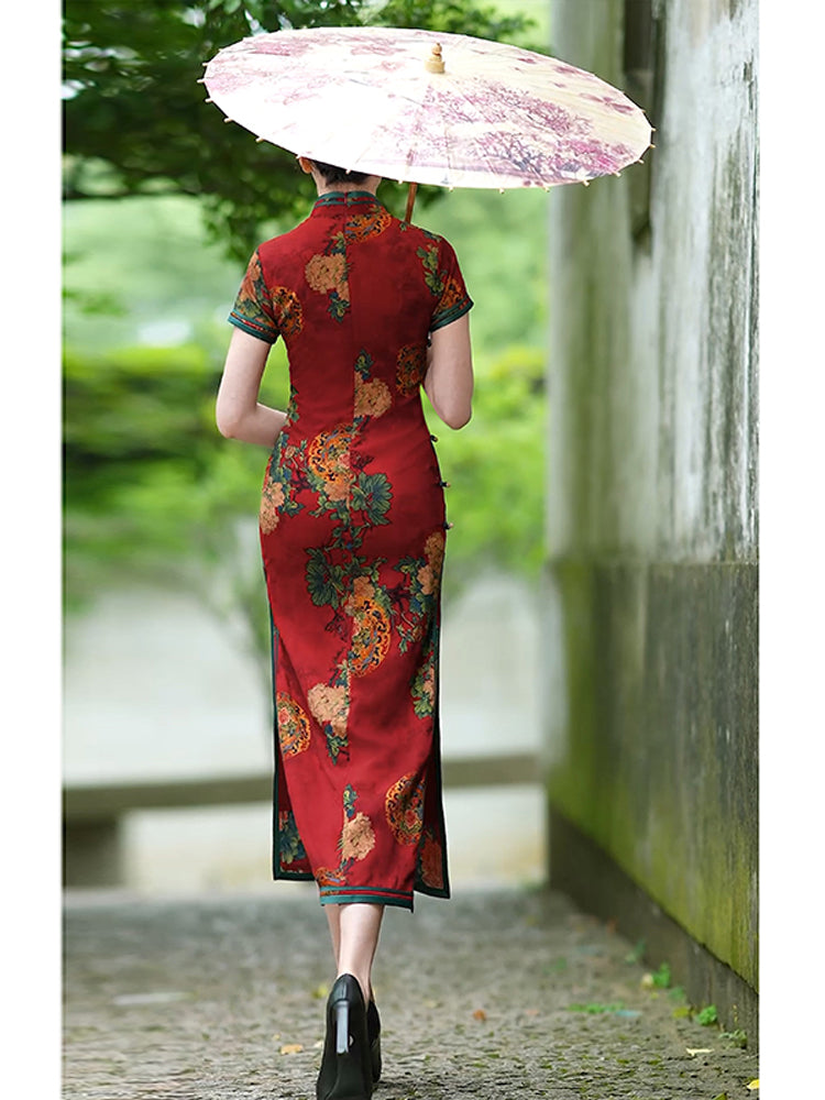 Traditional Chinese cheongsam dress. Red Qipao