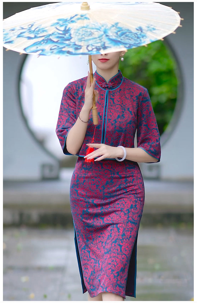 Traditional Chinese cheongsam dress with shawl. Purple velvet Qipao evening gown.