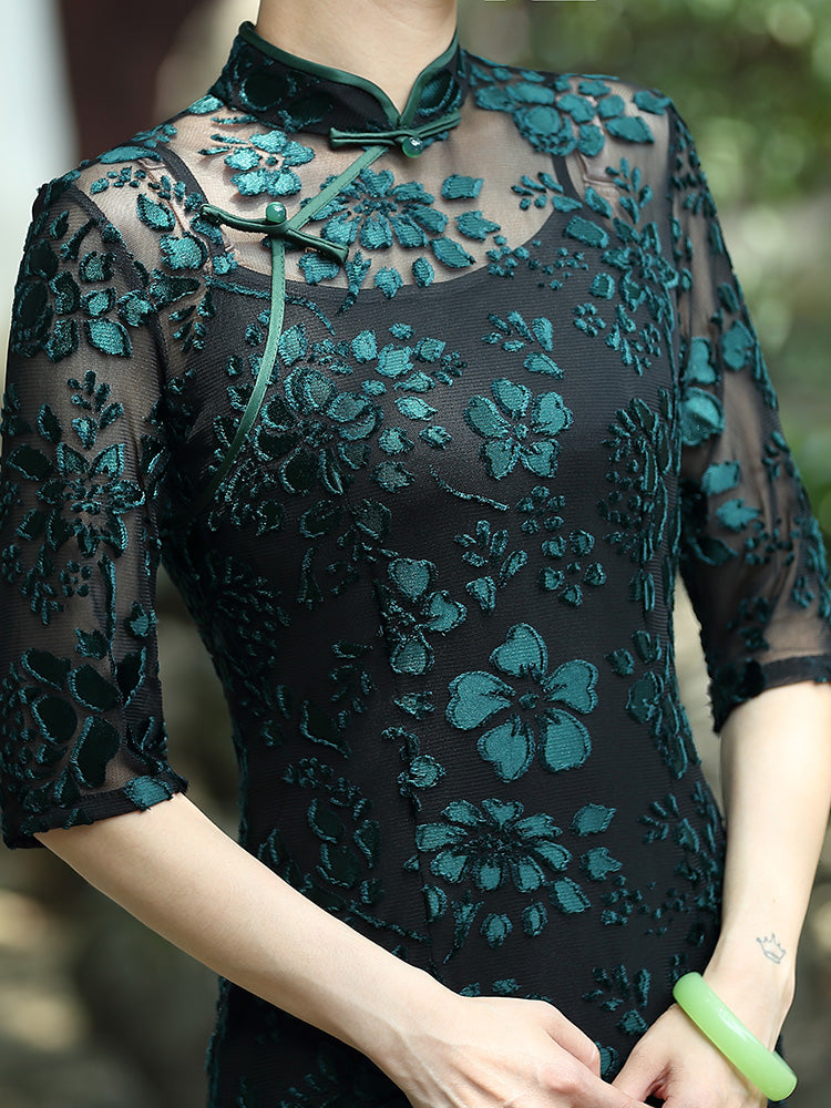 Traditional Chinese lace cheongsam. Modern Cheongsam. Elegant evening dress.