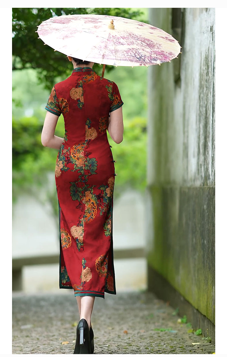 Traditional Chinese cheongsam dress. Red Qipao