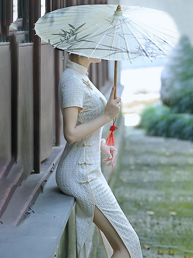 Traditional Chinese cheongsam dress. White cheongsam.