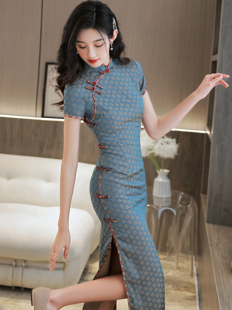 Traditional Chinese short sleeved Qipao dress.