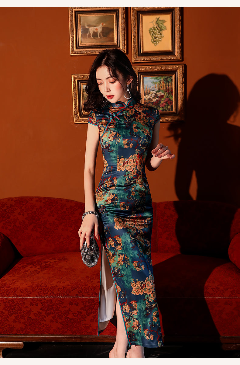 Green floral cheongsam. satin. Fully lined. Polyester and silk blend.