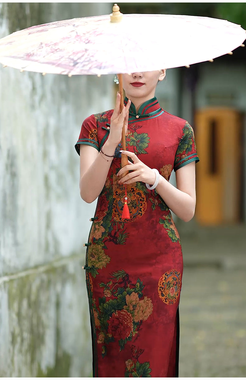 Traditional Chinese cheongsam dress. Red Qipao