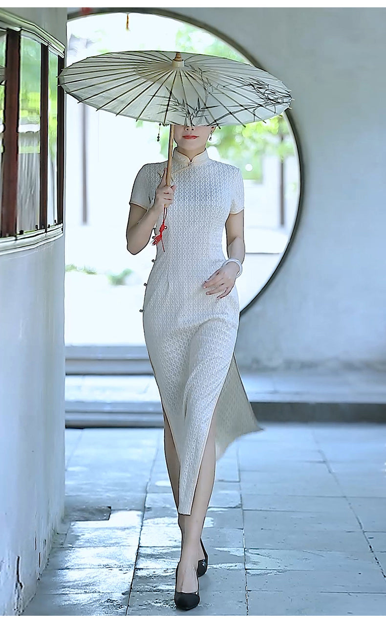 Traditional Chinese cheongsam dress. White cheongsam.