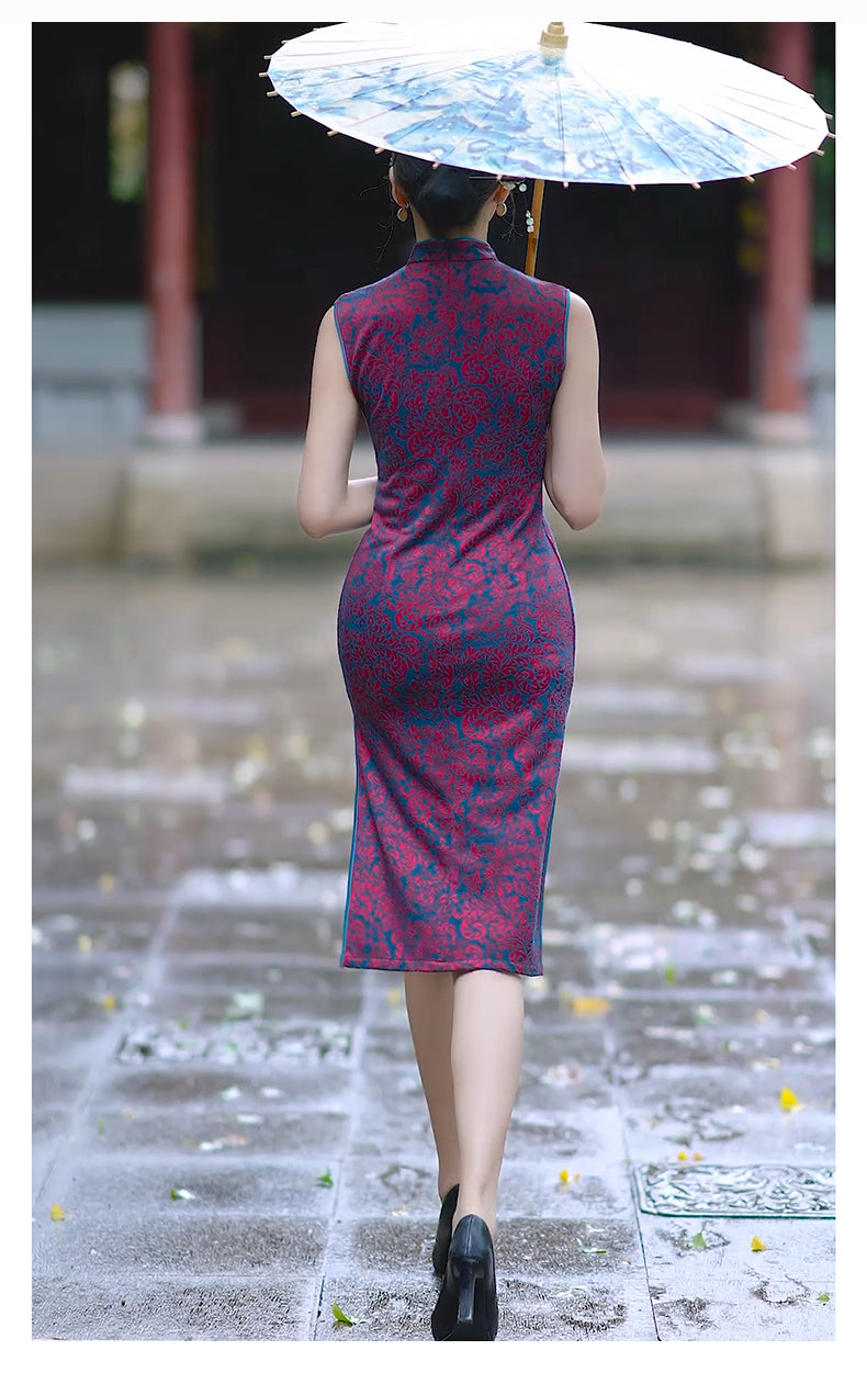 Traditional Chinese cheongsam dress with shawl. Purple velvet Qipao evening gown.