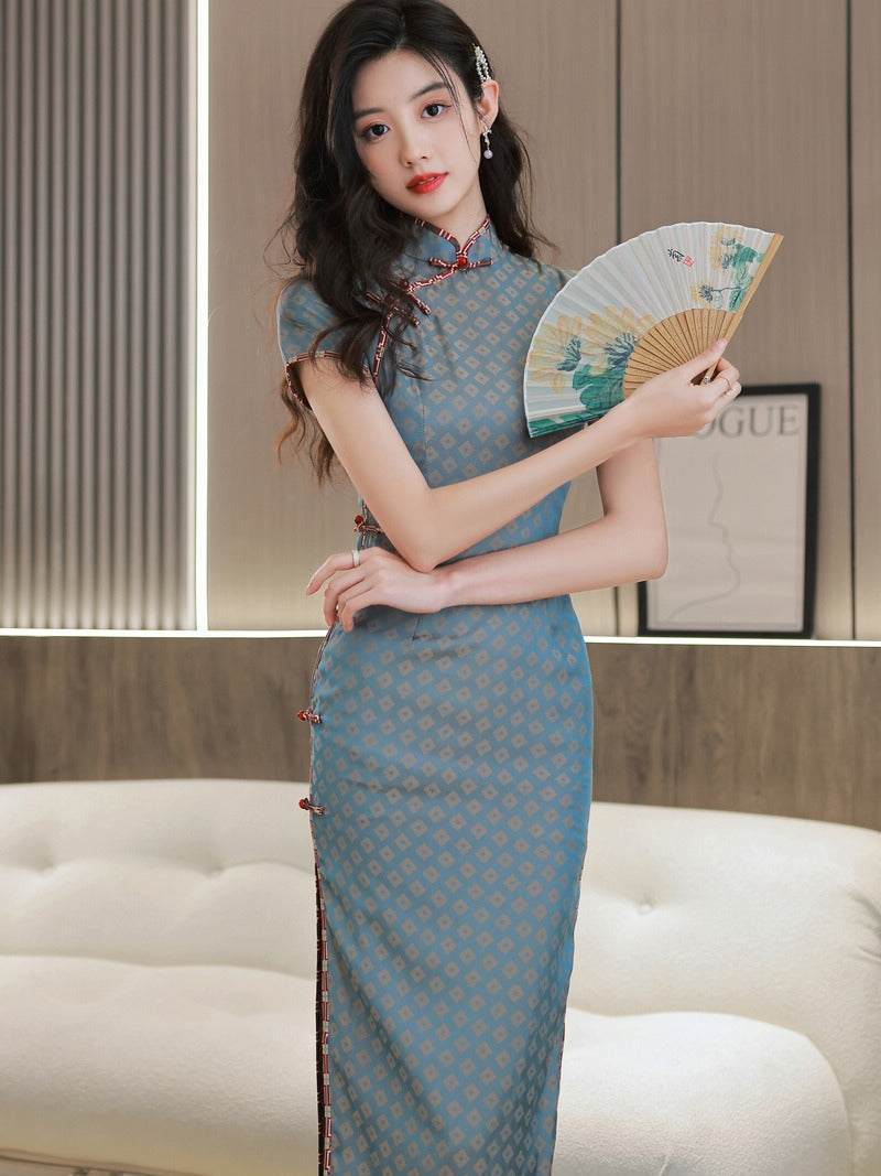 Traditional Chinese short sleeved Qipao dress.
