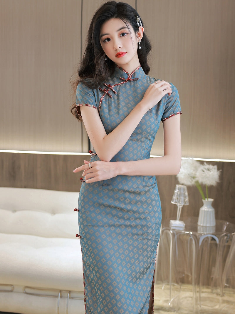 Traditional Chinese short sleeved Qipao dress.