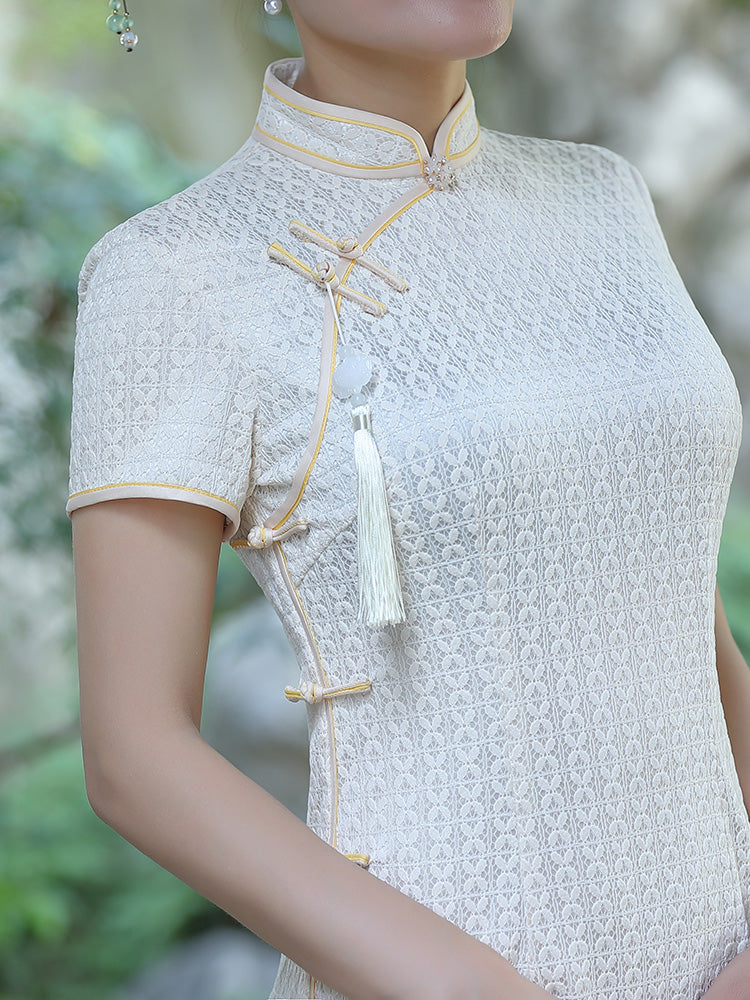 Traditional Chinese cheongsam dress. White cheongsam.